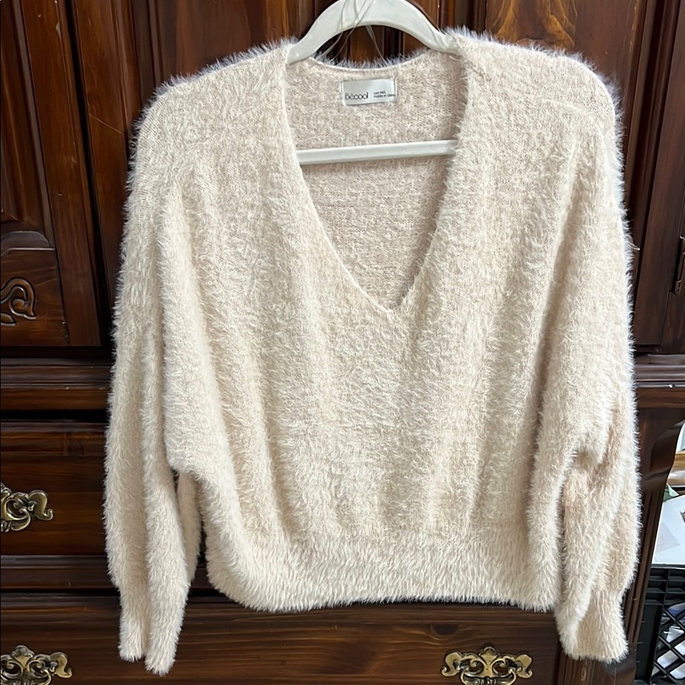Bobeau Women's Cream Fuzzy Sweater